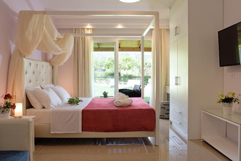 Palapart Gikas Suites And Studios Gouvia Exterior photo